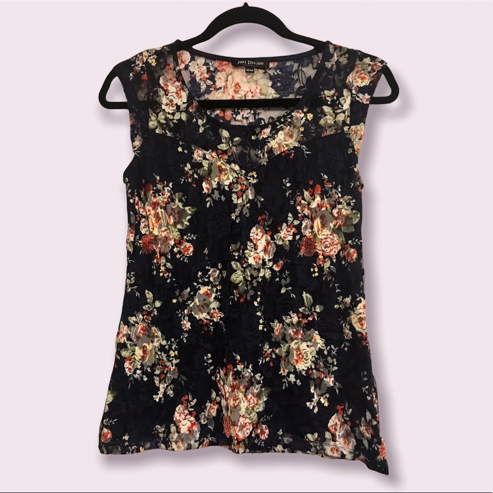 🌟SALE 2/$10.00‼️ JUST DIVINE Women’s Navy Floral / Lace short sleeve Top size M
